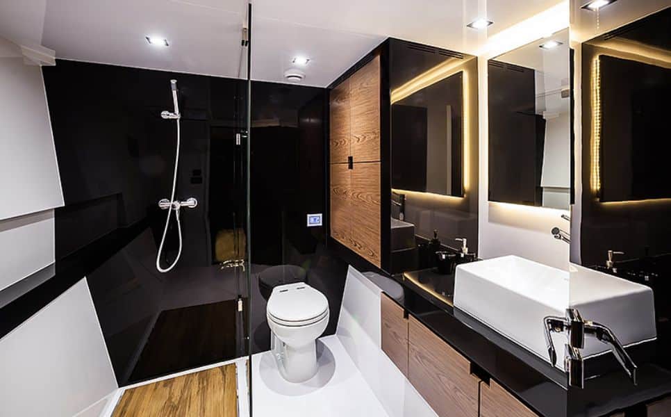 Bedroom 1 - Master (6)