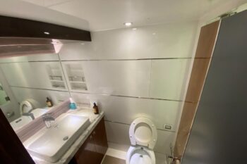 Tanenia Yacht - Image 32