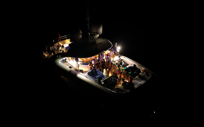 SUNGLIDER 120_YACHT FOR RENT MANILA_800X500 (21)