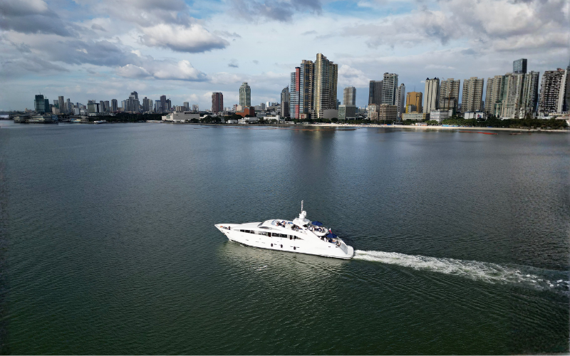 SUNGLIDER 120_YACHT FOR RENT MANILA_800X500 (22)