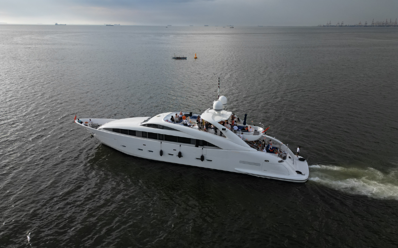 SUNGLIDER 120_YACHT FOR RENT MANILA_800X500 (23)