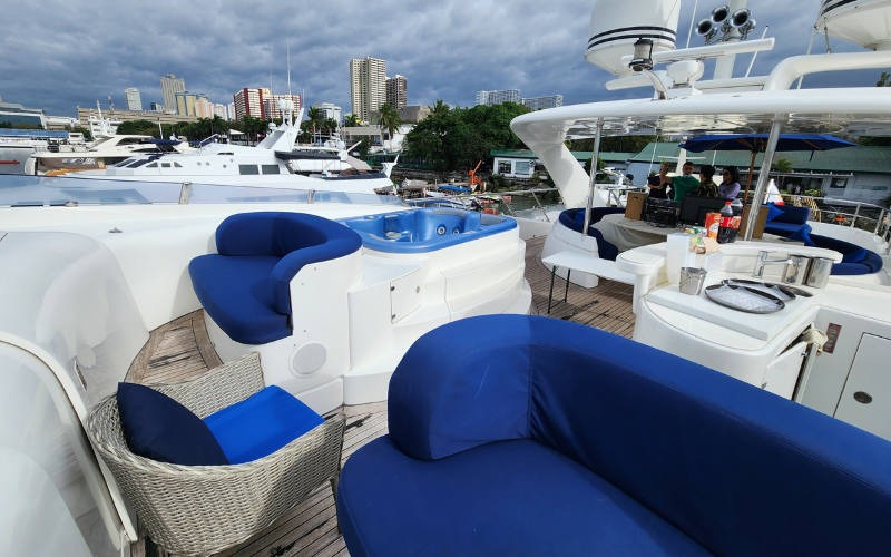 SUNGLIDER 120_YACHT FOR RENT MANILA_800X500 (25)