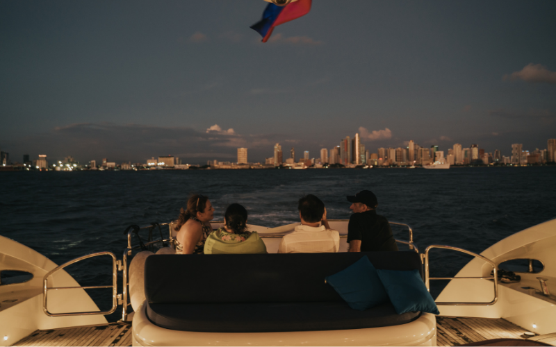 SUNGLIDER 120_YACHT FOR RENT MANILA_800X500 (26)