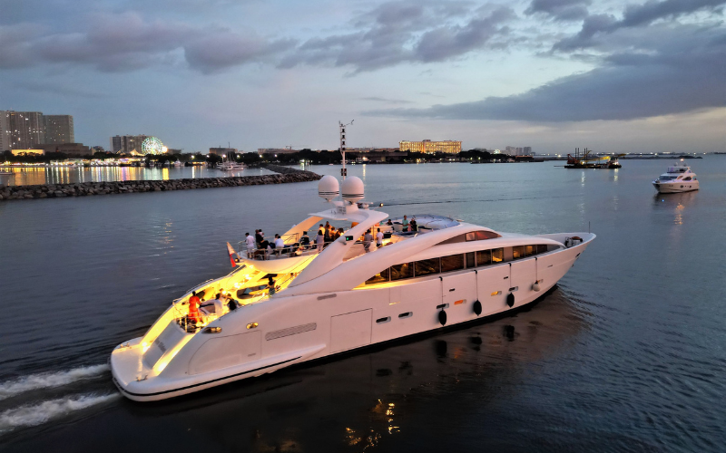 SUNGLIDER 120_YACHT FOR RENT MANILA_800X500 (27)