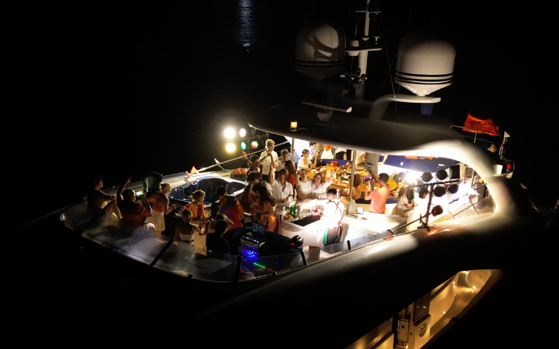 SUNGLIDER 120_YACHT FOR RENT MANILA_800X500 (28)