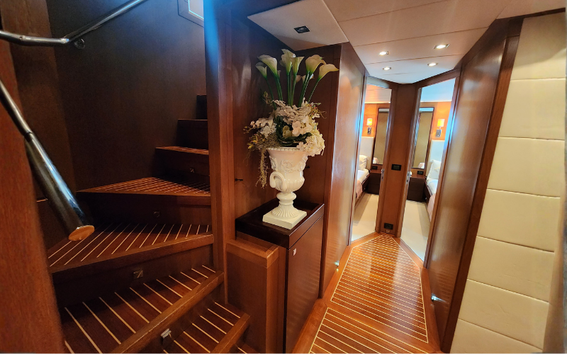 SUNGLIDER 120_YACHT FOR RENT MANILA_800X500 (4)