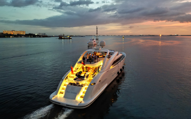 SUNGLIDER 120_YACHT FOR RENT MANILA_800X500 (14)