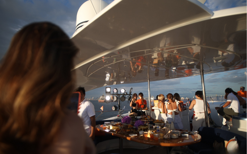 SUNGLIDER 120_YACHT FOR RENT MANILA_800X500 (16)