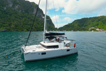 Experience the ultimate island-hopping escape aboard our Lagoon 450, a spacious and luxurious catamaran designed for smooth cruising across El Nido’s world-famous lagoons and limestone cliffs.