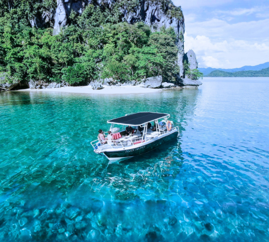 Book a private speedboat for rent in Coron & Busuanga. Luxury, comfort, and flexibility with speedboat rentals for island hopping and lagoons.