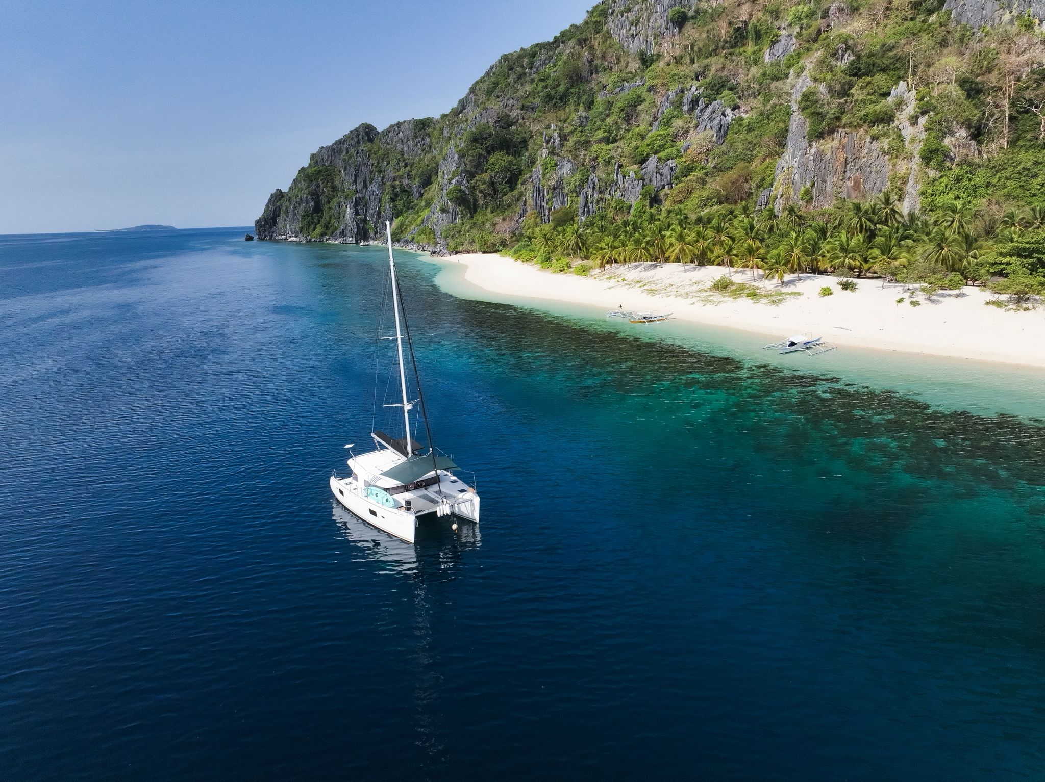 Lagoon 400 Private Yacht Charter Palawan (3)