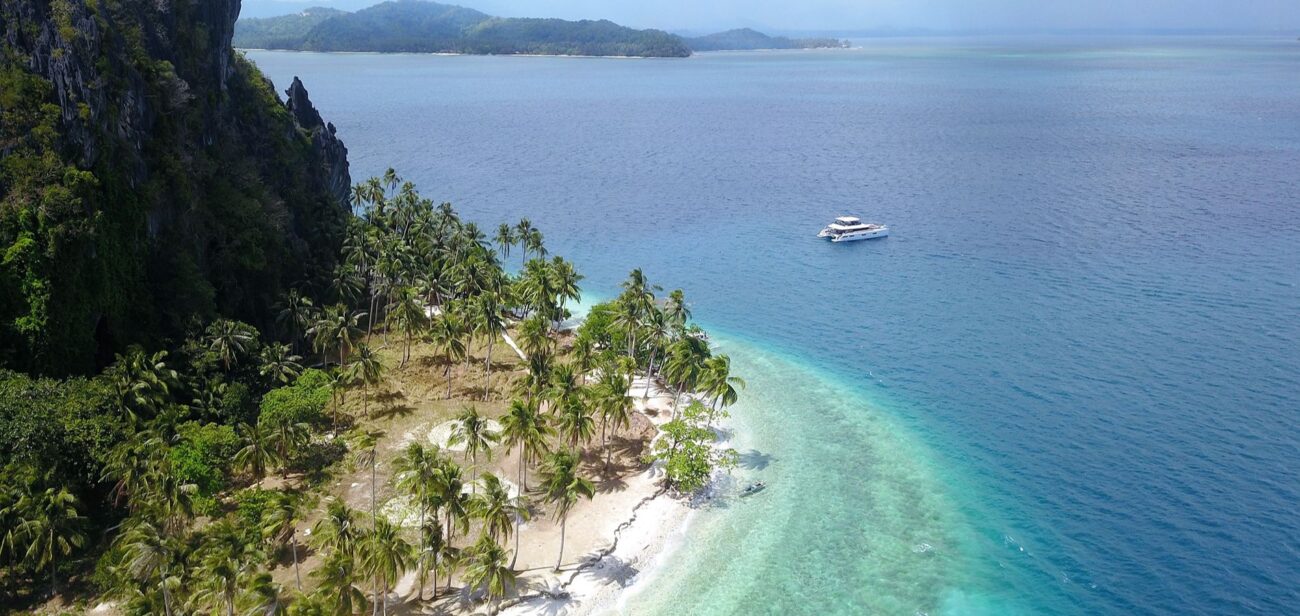 Yacht For charter El Nido