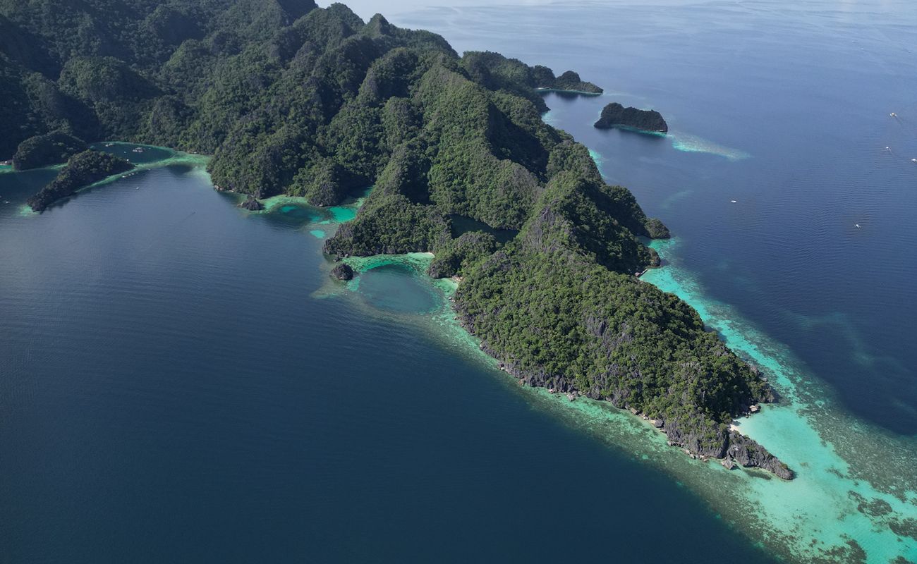 1300x 800 Blue Lagoon with Smith Coral Garden